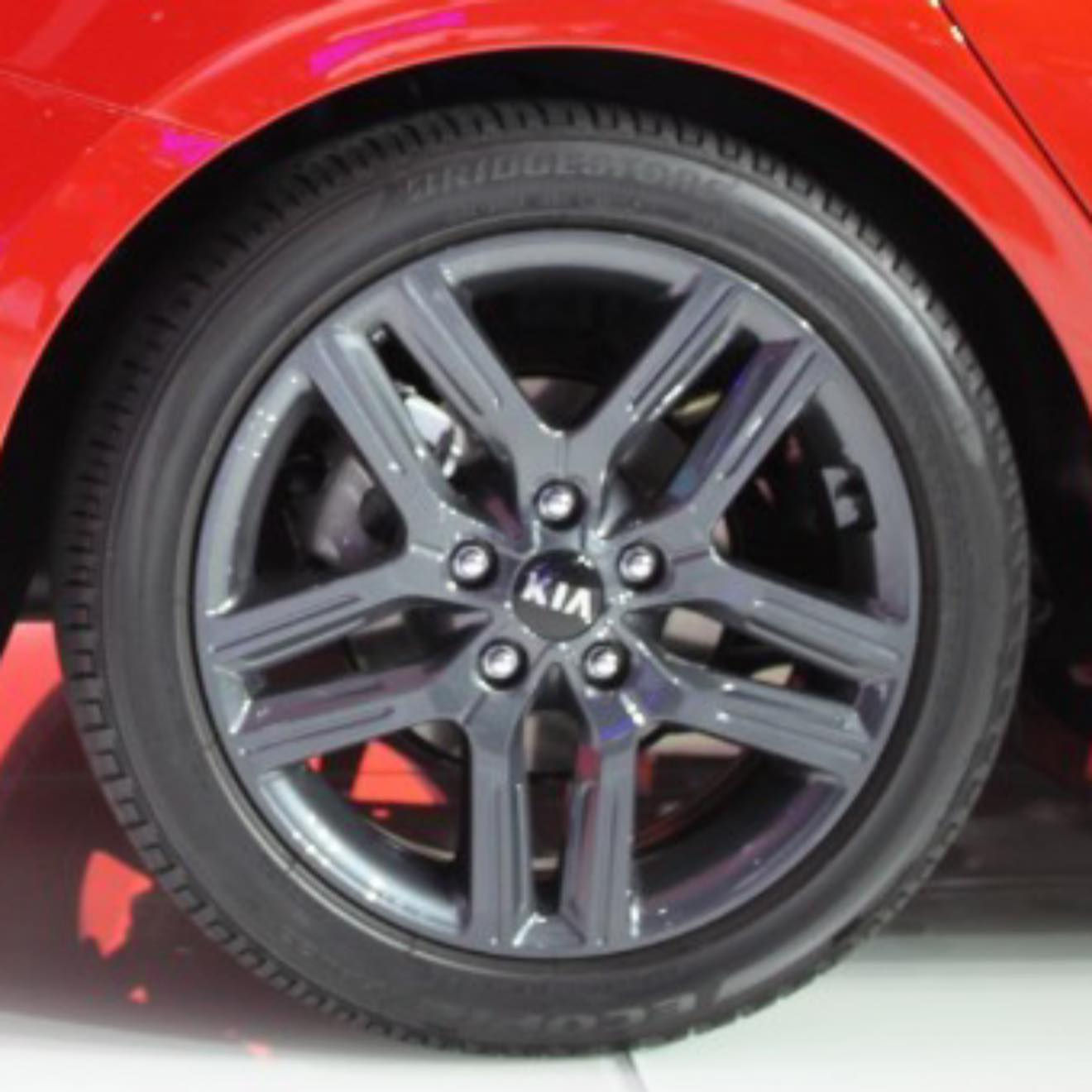 تخم ويل كب اصلي شركة كيا فورتي موديل 2024 حجم 17 مع الاطارات جديدة تخم السعر 500 الف للاتصال ***********
