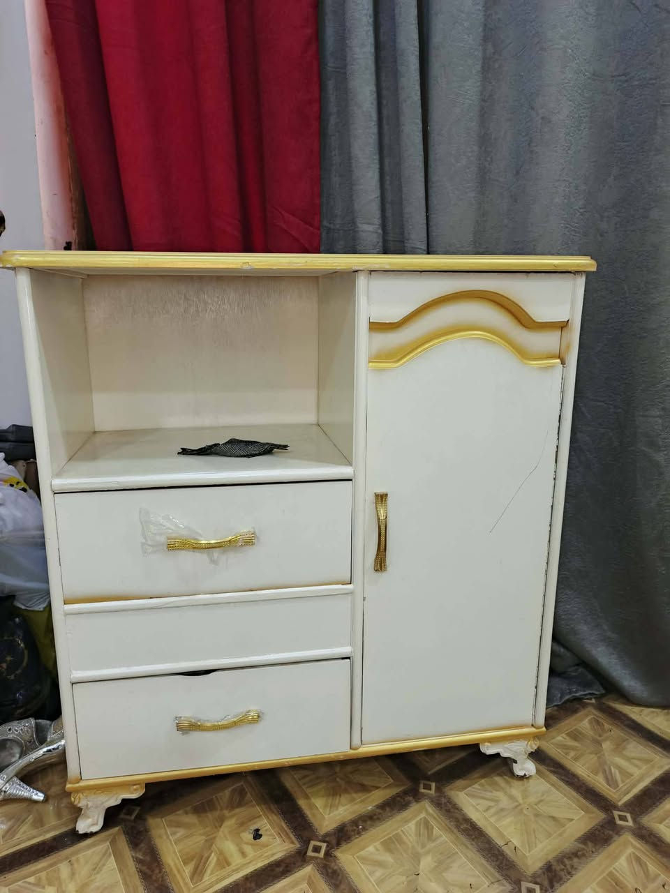 السلام عليكم ورحمة الله وبركاته
1- غرفه اخشاب جديده 
2- ما مستخدمه 
4- عنوان بغداد المحموديه حي بدر 
5- رقم الهاتف***********  
6- رقم الهاتف *********** مراسله ع واتساب
