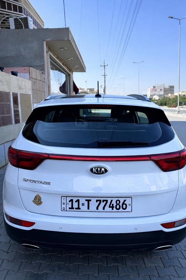 السلام عليكم ورحمة الله وبركاته 

للبيع كيا سبورتاج خليجي موديل 2018
رقم بغداد نكليزي
الهزة والسنوية مجددات وباسمي كفالة من مكينة وكير  صبغ جاملغ وربع باب السايق بدون دواخل

المواصفات
بانوراما
تحكم ستيرن
شاشة
مراي شفط
داخلية لونين
حساسات امامية وخلفية
كامرة
زراك لايت
شادها زينون
الارضيات مغلفة جلد
3 وضعيات قيادة
 
السيارة خير من الله نظيفة وجديدة وبالعافية على الي ياخذها
السعر 18500
وبيها مجال ***********
