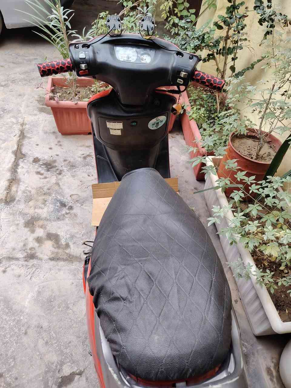 دراجة فراشة 140 ياباني للبيع دراجة اخت جديده كاملة من كلشي دراجة ماخذها من الوكيل مال باله رمبه وصل شراء موجود مثل ماموضح بصور دراجة مو مال شارع ومامتعوبه عل أيدي مداريه بدهن بانزين من المحطه كلها شغاله لايت امامي زنون شادلها لايت خلفي وسطاب اشاير هورن عداد سرعه كيج بانزين كله شغال باتري جديد توه شادلها غلاف كشن غلاف يدات تايرات جدد مكينة مامفتوحة شررط ولامجفته ولاتبخر ولانضوح شرط الفحص ماخذها ب 775 و ذابة عليها خير من الله حاليا عارضها ب 700  مكاني البصرة الزبير شراي يتصل وبالخدمة ***********
