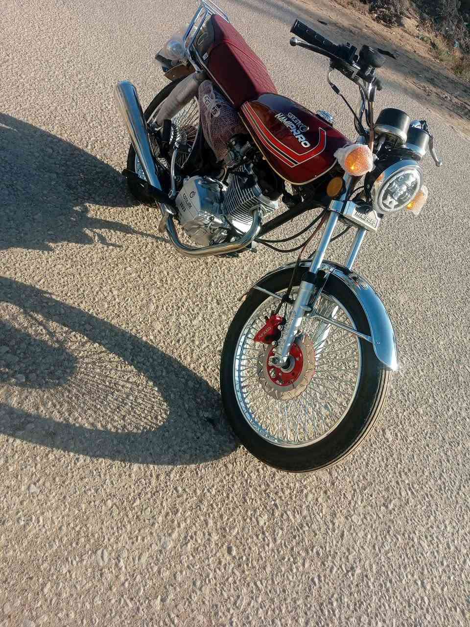 #للبيع_للبيع
#اربعه_كير_نامه_برو 🏍
2023
رقم وسنويه الوحات نكليزي 
برغي محرك الاصفر افضل شي 
برغي ما مفتوح بيه كفاله 
الون ماروني مميز 
السعر;  (1400)
 وبيه مجال***********
