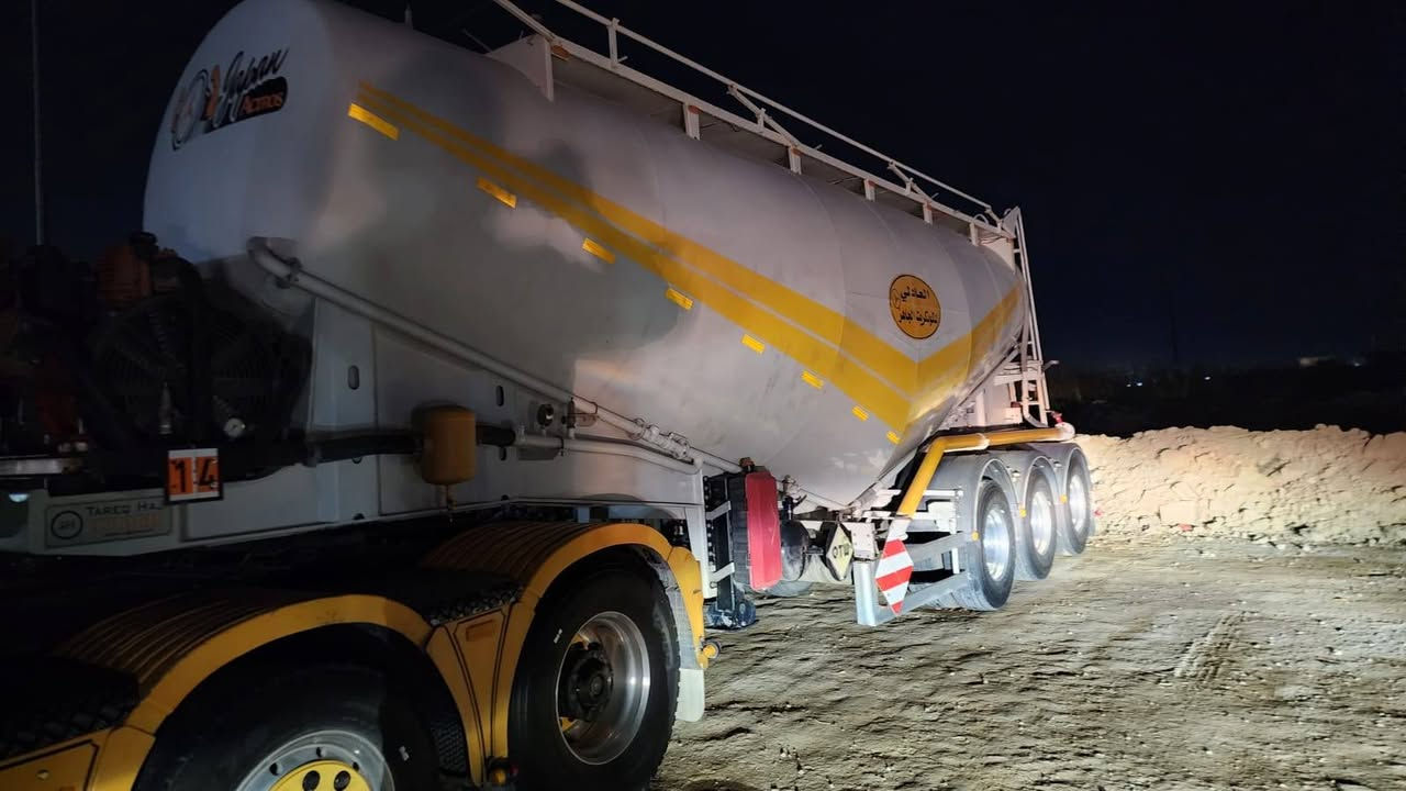 السلام عليكم سايلوات عدد 2للبيع موديل 2019 اللون الاحمر والسايلو الثاني لون اصفر موديل2022 نوع السايلوات طارق حاجي  للاتصال على الرقم ***********٠
