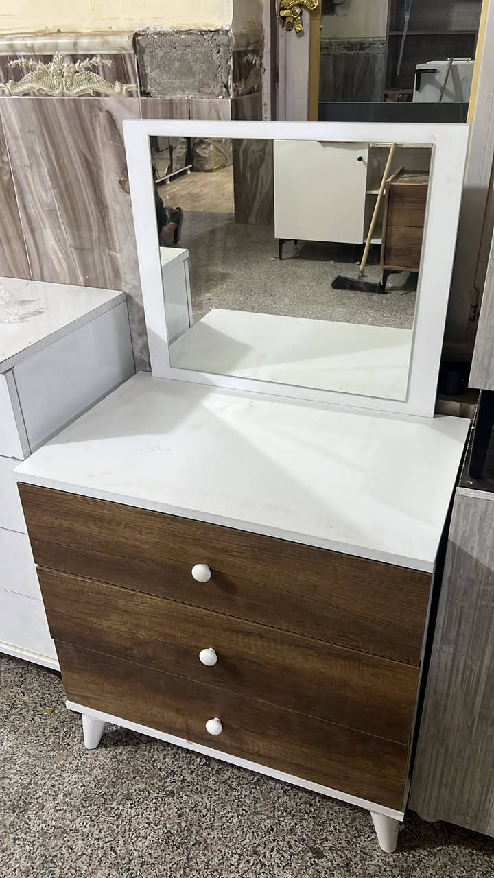 مزاد البركة لبيع الأثاث المنزلي الأسعار داخل الصوره وبيه مجال بسيط 
العنوان الفلوجة حي الضباط مقابل جامع المدلل متواجدين من الساعه ال ١٠ صباحاً الى ١٠ مساءً
*********** واتساب واتصال 
*********** واتس آب فقط 
0774 143 1229 اتصال فقط
