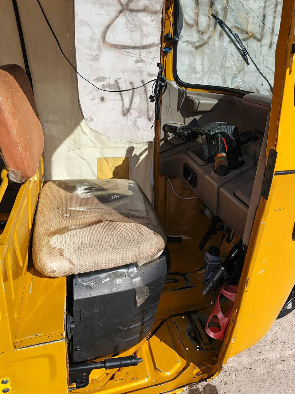 السلام عليكم تكتك موديل21 مرقمه رقم وسنويه بغداد تحويل ثاني يوم مكينه كهربائيت خير من الله مكاني بغداد الشعب السعر6800وبيه مجال للطيببن رقم الهاتف***********
