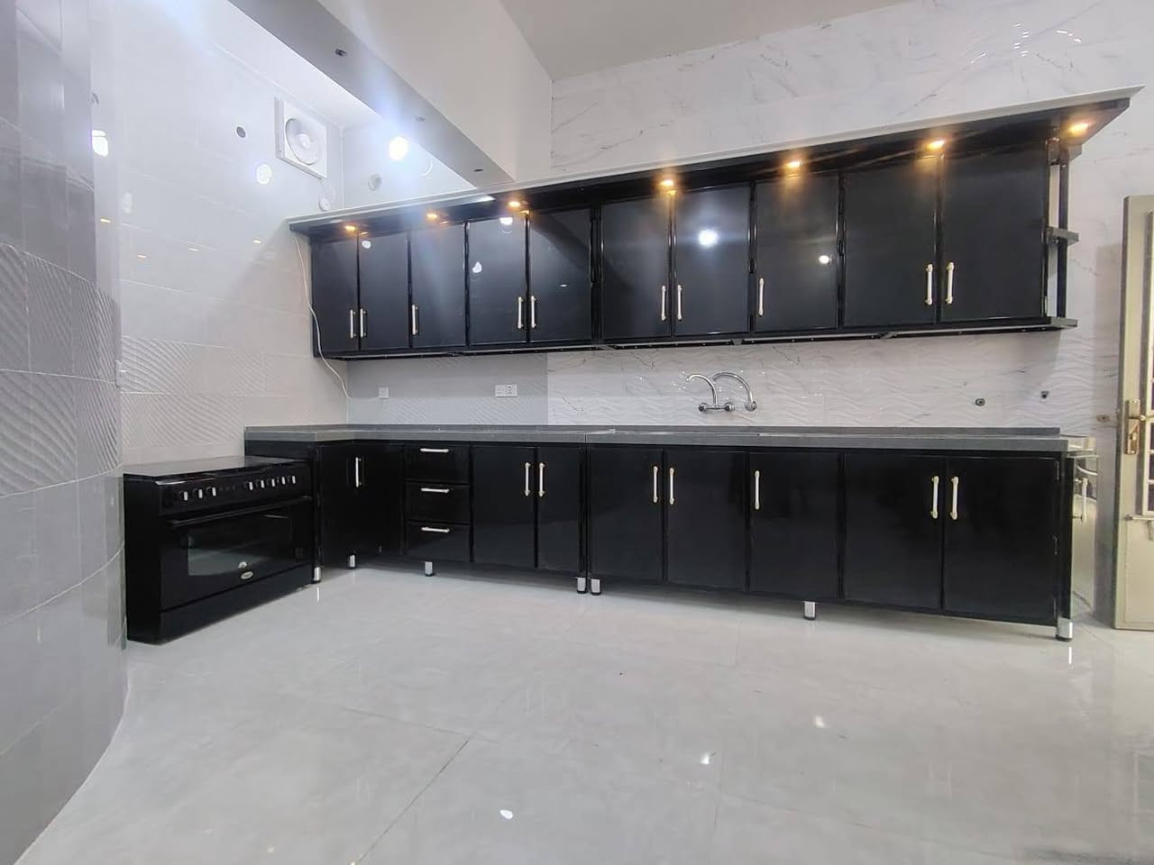 جزء من اعمالنا تم عمل وتنصيب كاونترات المنيوم تركي خارج داخل مع سطح كوارتز  ويدللون الغوالي 🌸🌸🌸🌸🌸🌸🌷🌷🌷🌷🌷🌷🌷🌷🌷🌷
عنوان المعمل كوت ..الاحرار ..مزاك ***********.      ///***********واتس 🌺🌺🌺🌺🌺🌺🌺🌺🌺
