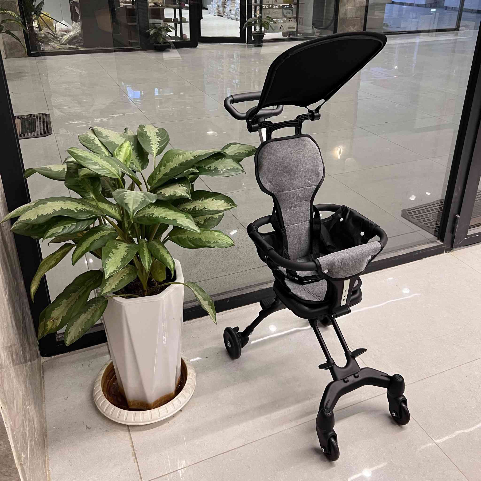 ✨ عربة طفل خفيفة وعملية للتنقّل اليومي

تصميم مدمج وسهل الدفع، مع مقعد مبطّن مريح وحزام أمان لحماية طفلك 🤍
مظلّة علوية قابلة للضبط تحمي من الإضاءة المباشرة ☀️
عجلات ناعمة تسهّل الحركة داخل وخارج المنزل 🛞

خيار عملي لكل مشاويرك مع طفلك بكل راحة

بسعر 35000


**إذا كنت صاحب هذا الإعلان وتريد حذفه لأي سبب، رجاءا أرسل رسالة إلى الدعم الفني**