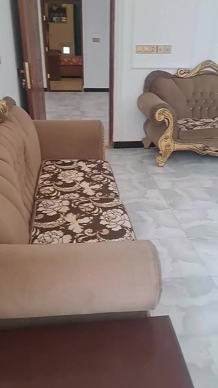 السلام عليكم دار للبيع زراعي سند ٢٥ باسمي المساحه ٢٢٠ ركن على شارعين بناء ٢٠٢٥ كونكريت مسلح منطقه حي الثقافي ام الخيل علمآ ان الدار مؤجر شهريا ٤٠٠ الف الاستفسار***********
