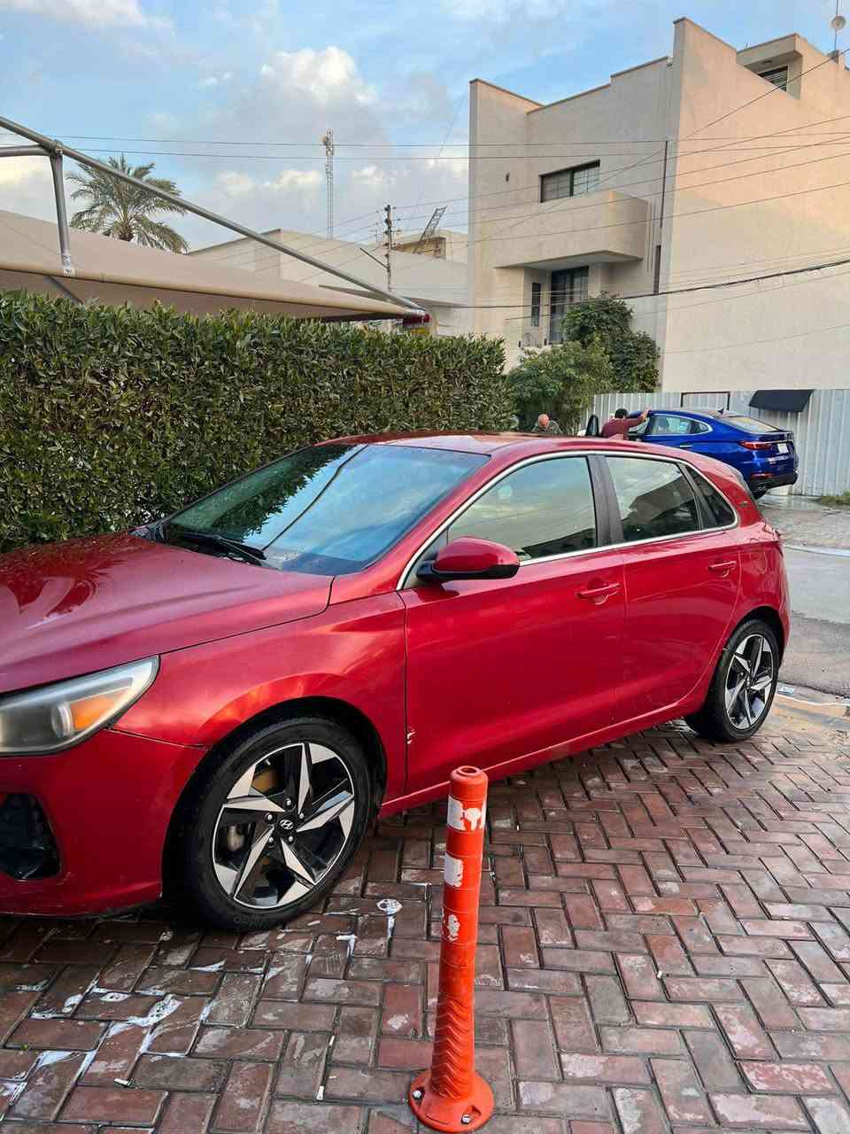 سلام عليكم النترا هاج باك امريكي موديل 2019 حادثه جاملغ اليسرة الامامي وربع بنيد السيارة جديده وخير من الله السعر 113 وبيه مجال شي بسيط 
العنوان بغداد حي حطين
للاستفسار *********** بغداد, العراق
