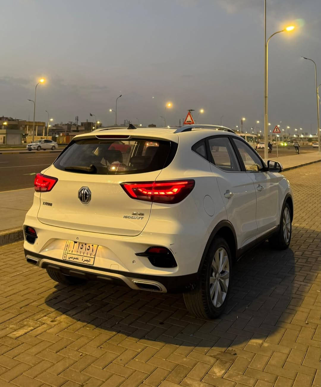 السلام عليكم
للبيع سيارة ام جي زد اس موديل 2020 فول مواصفات مكينة 1.5L بانوراما ، حساسات خلفية ، كامرة خلفية ، كشنات جلد ، تبريد قطعتين ، تحكمات ستيرن ، شاشة بلادية ابل كاربلاي ، اضائة امامية عالي ناصي LED بلادي ، اضائة خلفية LED 
السيارة ماشية 41 الف قابل للزيادة البسيطه كل تبديلات الدهن تم اجرائها بمركز الصيانة بيها بعض الملاحظات 
مكان السيارة ( البصرة - الحكيمية )
السعر 11,500$ و بيه مجال حك الجيه
متواجد فقط واتساب
***********
