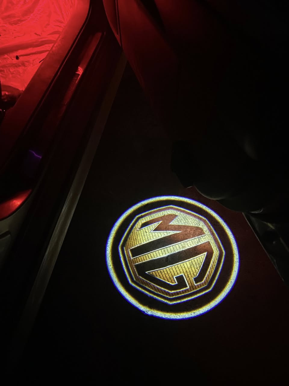 گلۆپی ژێر دەرگا BYD و MG، لە وێنەکە بە شۆقتر نەبوو بۆمان بگەڕێننەوە، جوتی ٨ هەزار دوو جوت ١٤ هەزار♥️

***********
