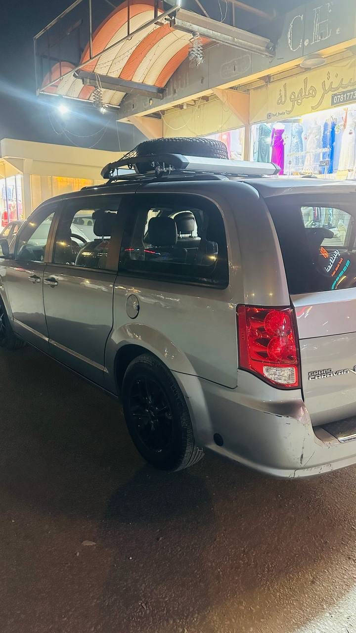 السلام عليكم دوج كرفان

موديل :2019

فئة GT اعلى فئة 

تشتغل بانزين وغاز بيها منظومة غاز كاملة تكدر تحول تمشي على غاز او بانزين 

ماشيه: 145,000

كشنات جلد تدفئة وتبريد

حساس اطارات

كراسي كهرباء

جام كهرباء 

٦ سلندر 

شاشه كار بلي 

شاشة وسطية

٧ راكب 

٣ قطع تبريد 

٥ ويل كب 

وبعد معروفة مواصفاتة اعلى فئة

السيارة رقم بغداد سنوية باسمي 

السعر  183 $ ورقه  وبيه مجال

مكاني النجف الاشرف 

للاستفسار اتصل على رقم 

 ***********
