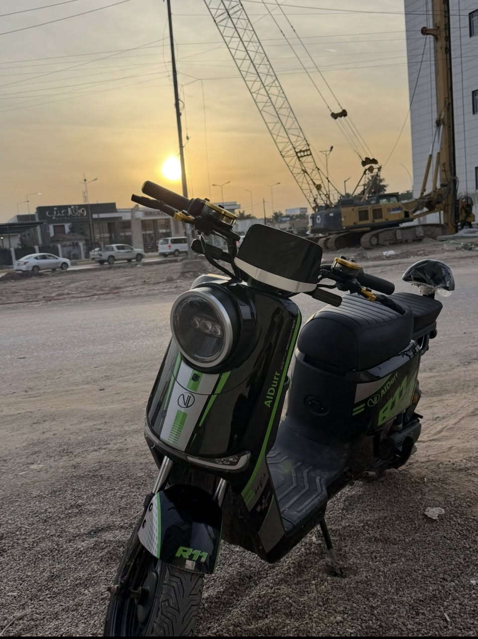 دراجه ار 11 مزوده عليه
6 بطاريات الولي الاصليه
عقل رياضي الاسود 40A
ملف 1800W
عنبار بريك رياضي
استاند صفح رياضي 
الدراجه حلوه ونضيفه وما صايرله هواي عندي 
سعر 500 وللتواصل على هاذه الرقم ***********
