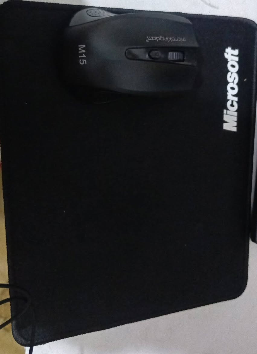 📢 للبيع كمبيوتر HP EliteDesk 800 G3 SFF - كامل مع شاشة وملحقات جديدة 💻
🔹 المواصفات الأساسية:

المعالج (CPU): Intel Core i5-6500 (الجيل السادس) بسرعة تصل إلى 3.60GHz
أداء قوي ومناسب للدراسة، العمل، والتصفح والألعاب الخفيفة.

الرام (RAM): 8GB DDR4 (جديدة) لأداء سريع وسلس بدون تهنيگ.

التخزين (SSD): 256GB Samsung (جديد) سرعة تشغيل ودخول للويندوز والبرامج خلال ثواني.

كرت الشاشة: Intel HD Graphics 530
يدعم تشغيل الفيديو بدقة عالية 4K ويوتيوب والأعمال المكتبية.

النظام: Windows 10 أصلي 64 بت ومفعل وجاهز للاستخدام.

---

🖥️ الشاشة:

شاشة Lenovo 19 إنج

جديدة شبه غير مستخدمة (يومين فقط)

بالكارتون مالتها وبحالة ممتازة جداً

---

🧩 الملحقات:

ماوس جديد

كيبورد جديد

Mouse Pad جديد

لاقط واي فاي (Wi-Fi Dongle) للاتصال بالإنترنت بدون سلك

كابل شاشة (DisplayPort / HDMI حسب الاستخدام)

كابل طاقة أصلي

---

📌 ملاحظات:

الكيس مستعمل لكن نظيف جداً وبحالة ممتازة

كل القطع الداخلية (SSD + RAM) جديدة 100%

الجهاز جاهز للاستخدام الفوري 

---

🔥 مناسب لـ: الدراسة 📚 | العمل المكتبي 💼 | التصفح | مشاهدة الأفلام | الألعاب الخفيفة 🎮


**إذا كنت صاحب هذا الإعلان وتريد حذفه لأي سبب، رجاءا أرسل رسالة إلى الدعم الفني**