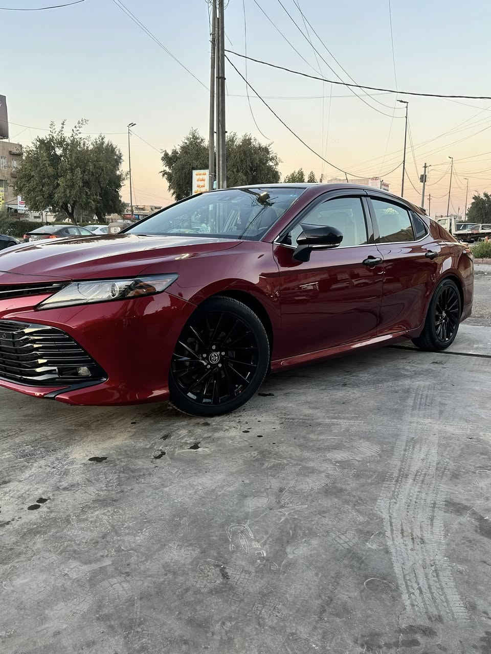 سلام عليكم 
كامري 2018اللبيع وارد امريكي  
فئة XLeفول سيارة رقمها بغداد
صبغ قطعة وحدة فقط البنيد حادثه
مواصفات سيارة 
مثبت سرعه
كشنات جلد اسود تدفئة كشنات
سقف بانوراما 
تحكم ستيرن فول
رادار امامي وخلفي 
توقف ذاتي فرامل الطوارئ 
حساسات امامي وخلفي
 نقاط عمياء
بصمتين اصليات 
3انظمه قيادة
صدر امامي وخلفي جديد باكامل
فلجأت سيراميك رياضي مثقب
امامي وخلفي
ويل كاب حجم 18اسود 
سعر -185روقه وبيها مجال

الاستفسار:***********
