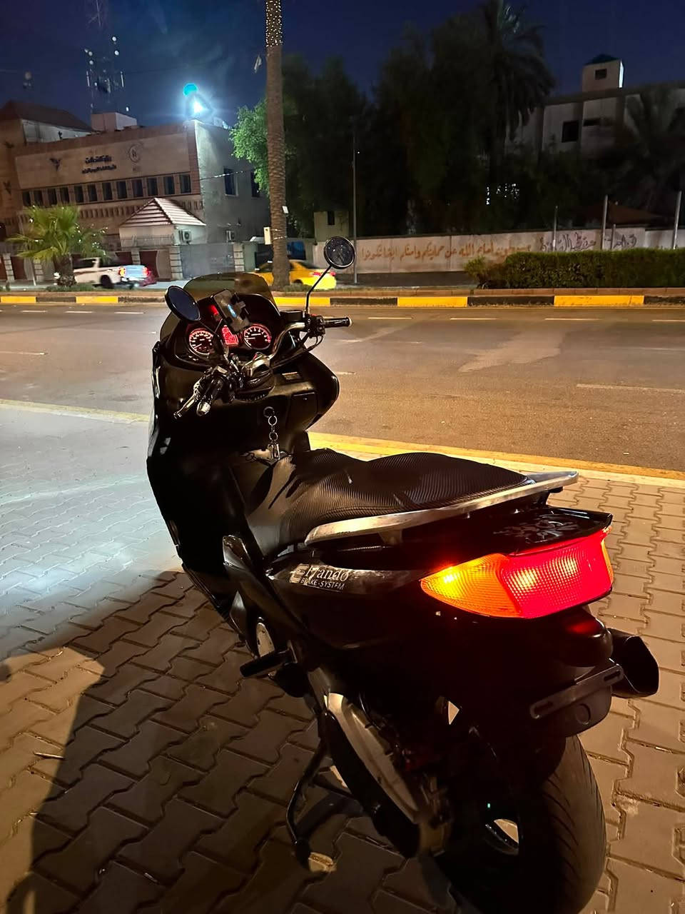 دراجه T_MAX 2008 دشبول احمر
دراجه بلاديه بلاديه بلاديه مكينه ماشامه السبانه 
على ايدي من دهن من بانزين محسن فقط تحتاج ترتيب خارجي ارجع أعيد ترتيب خارجي اما من مكينه شغل وروح للبصره 
وبركبتي دراجه نواقص  جاملغ امامي وترايش فقط 
ارجع أعيد كلامي للشراي الدراجه بيها مكينه صاروخ بمعنى الكلمه وكلچات بلاديه مال مزامط رايدها ١٦ ورقه وان شاء الله بيها مجال للطيبين اخوتنا عنواني بغداد الكرخ
رقمي ***********
رقمي الثاني ***********
