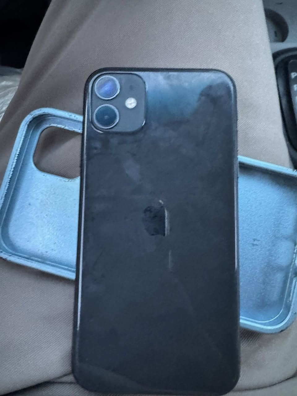 السلام عليكم أيفون ١١ بطاريه ٨١ شاشه بيها نقطه زغيره مبينه بالصوره  مكاني بغداد الدوره سعره ٢٠٠ 
***********
