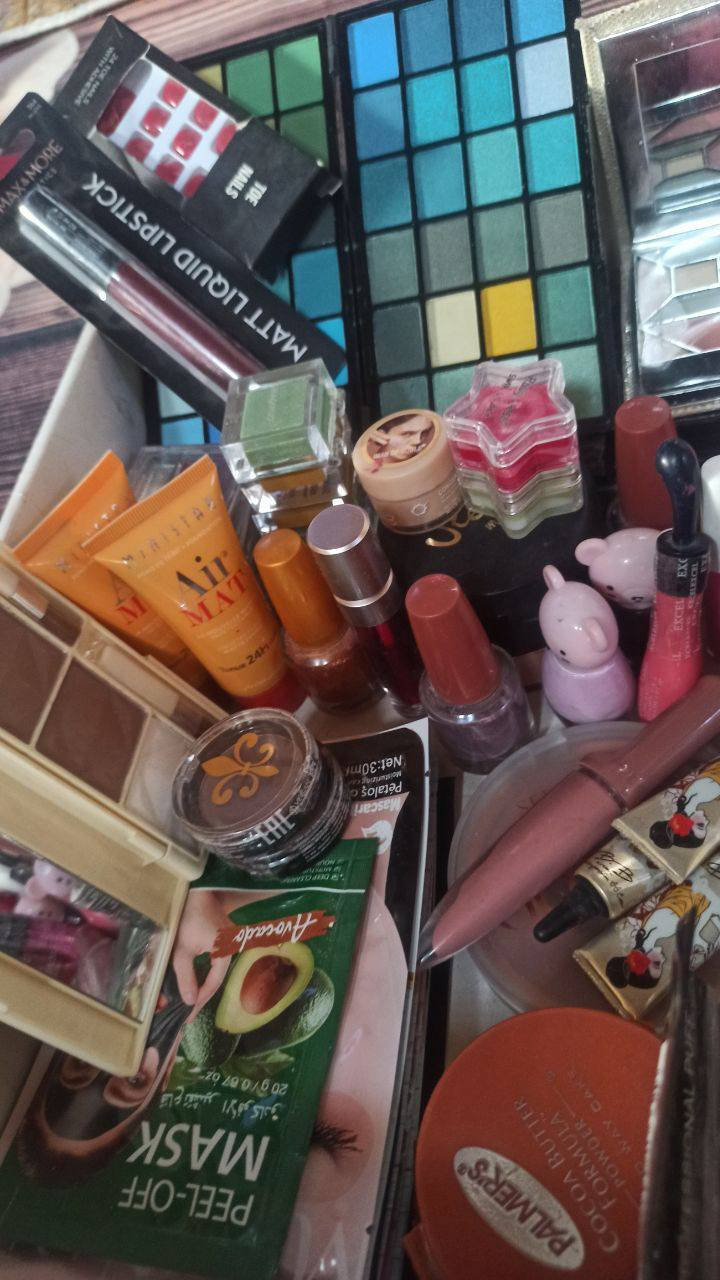 كارتونه مكياج مشكل غير مستخدم اكثر من ١٠٠ قطعه ب٢٥ مع التوصيل


**إذا كنت صاحب هذا الإعلان وتريد حذفه لأي سبب، رجاءا أرسل رسالة إلى الدعم الفني**