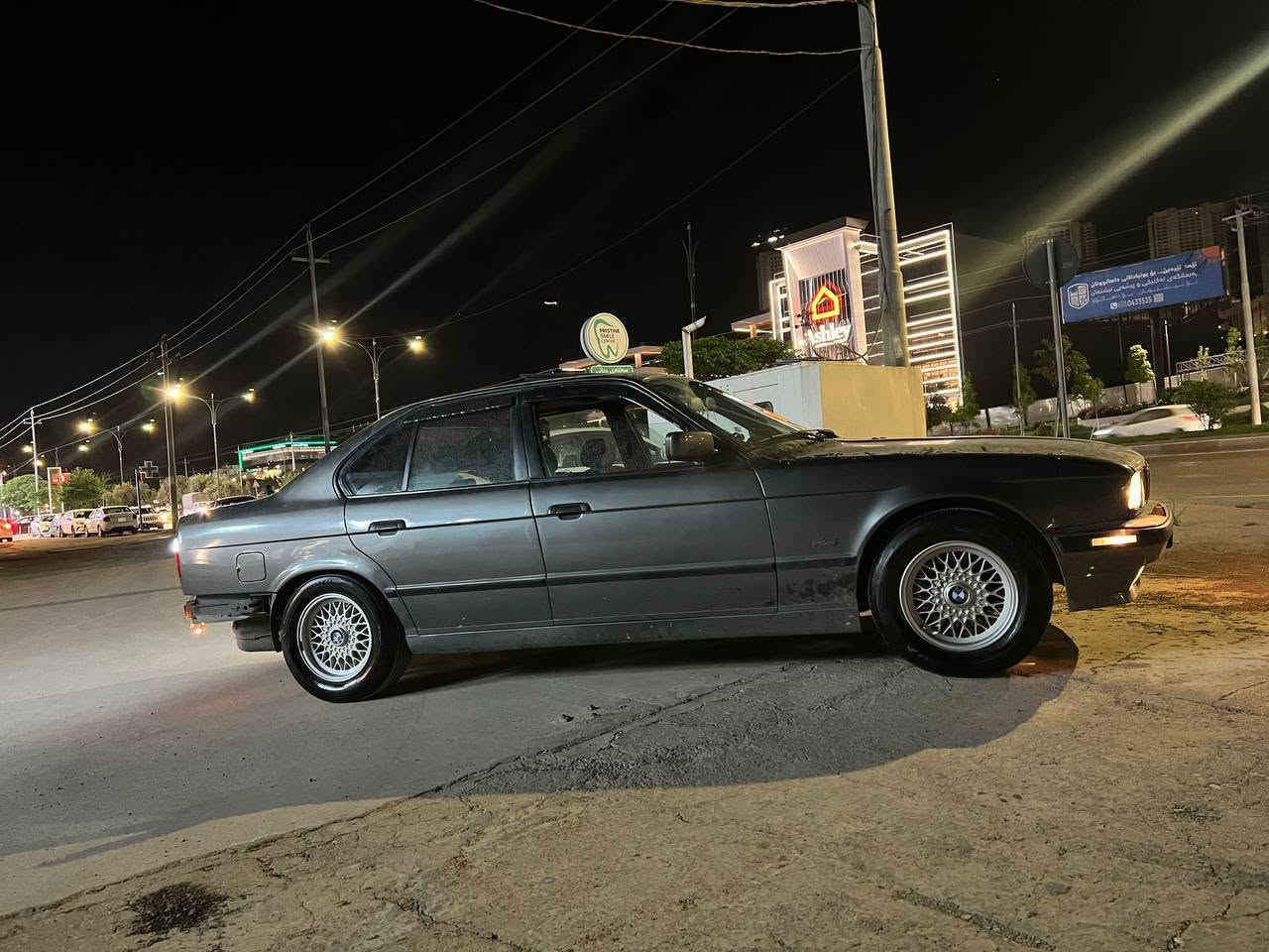 ماشااللە لە ماڵی هەموو لایەک 🙏❤️
BMW 525 Ger Zf. 
ئاڕمی پلاستیکی سلێمانی ئەوەلیات و ئاڕموو موسو بڕاوە هەمووی شەرت و زەمانە.
. مەکینە کەپسی گێڕ عادی گێڕی Zf ماشااڵا لە قووەت و توند و تۆڵی گێڕ و مەکینە بە شەرت ،
دوو جام کارەبا و سلاید هەموو گیانی بە شەرت کارەبای هەموو گیانی گڵۆپ و لایت و دوگمەی ئیش دەکات هەموو گیانی بە شەرت دەدەم دەعموو لێدراوی هیچ نییە نموونەی جوانییە،
نرخی 37 گەڵاو معامەلەیەکی زۆر کەم.
*********** السليمانية, العراق
