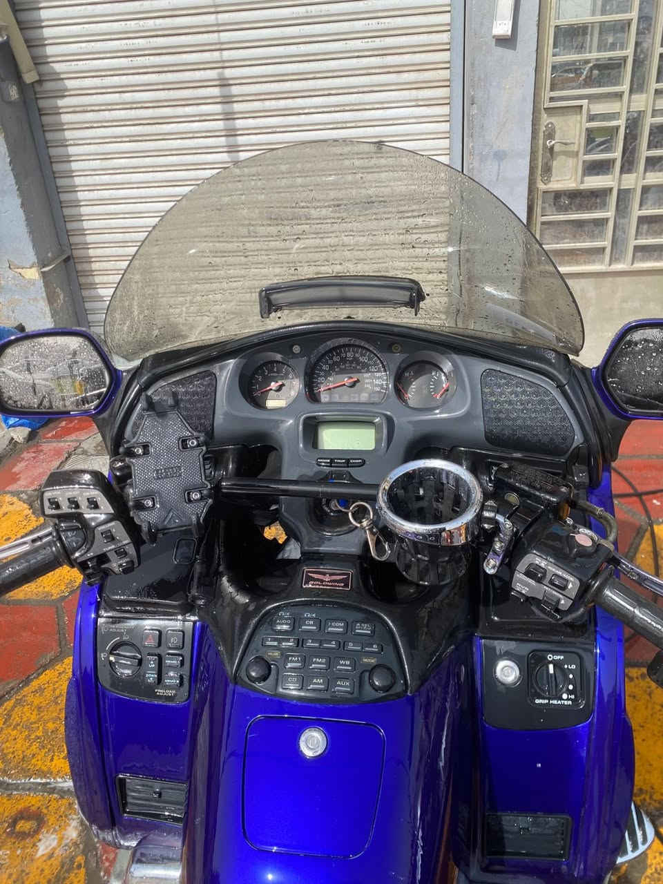 كولدن ونك 2002 حجم المحرك 1800 بدون رقم 
وارد امريكي بدون حادث ماشيه 181 
الدراجه كامله امكمله عنواني بغداد شارع فلسطين ***********
