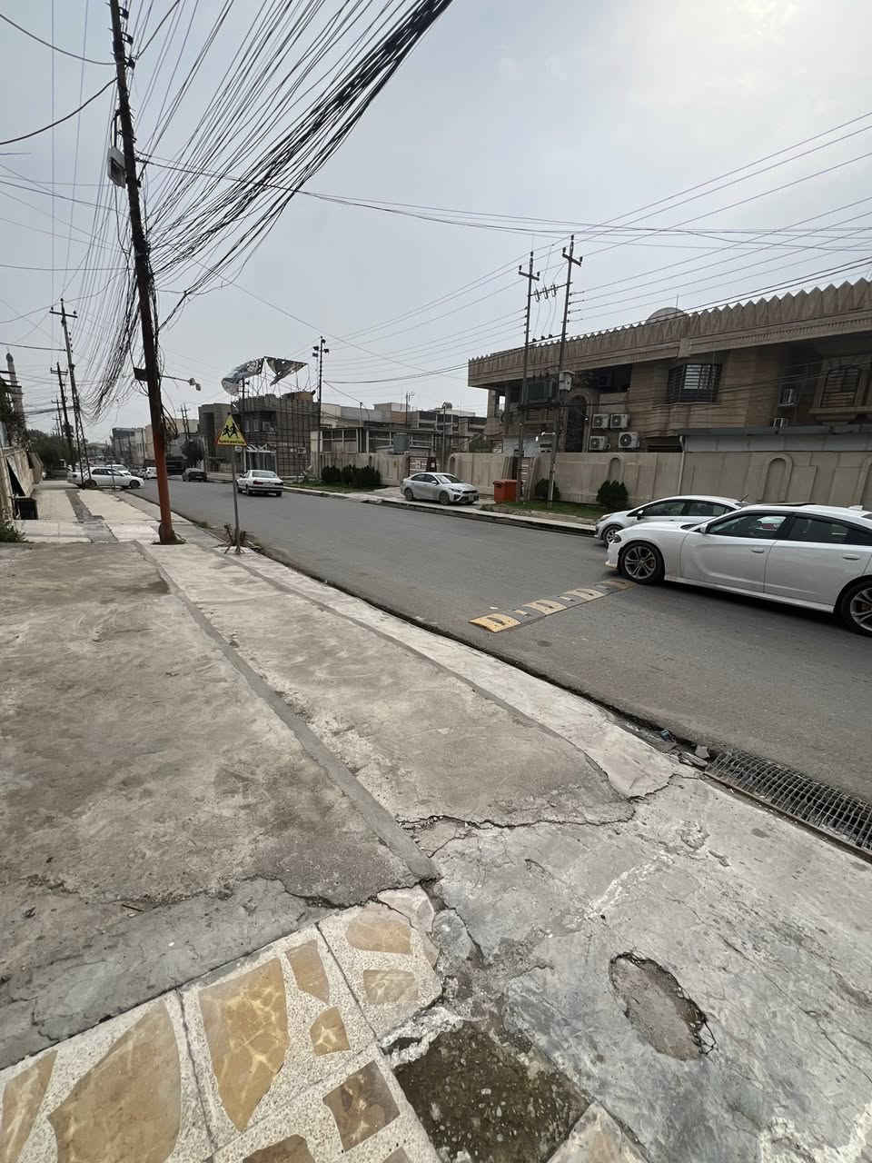 🔥🔥للايجار 🔥🔥

موقع سكني وتجاري 🏠

حي البلديات الشارع المأدي لجامعين الصائغ والسليمان ✅

مساحة ٢٠٠ م طابقين  🌍

ط الاول غرفتين نوم وهول واستقبال ومطبخ وصحيات ومخزن 

ط الثاني  بناء حديث زيرو 🌹

٤ غرف نوم 😴 ومطبخ وهول وصحيات  

للاتصال ☎️

*********** 📞

*********** 📞

🔥🔥مكتب ياسر الحمداني لتجارة العقارات 🔥🔥

🫵🏻🫵🏻تابع الصفحة ليصلك كل جديد 👍👍🫶
