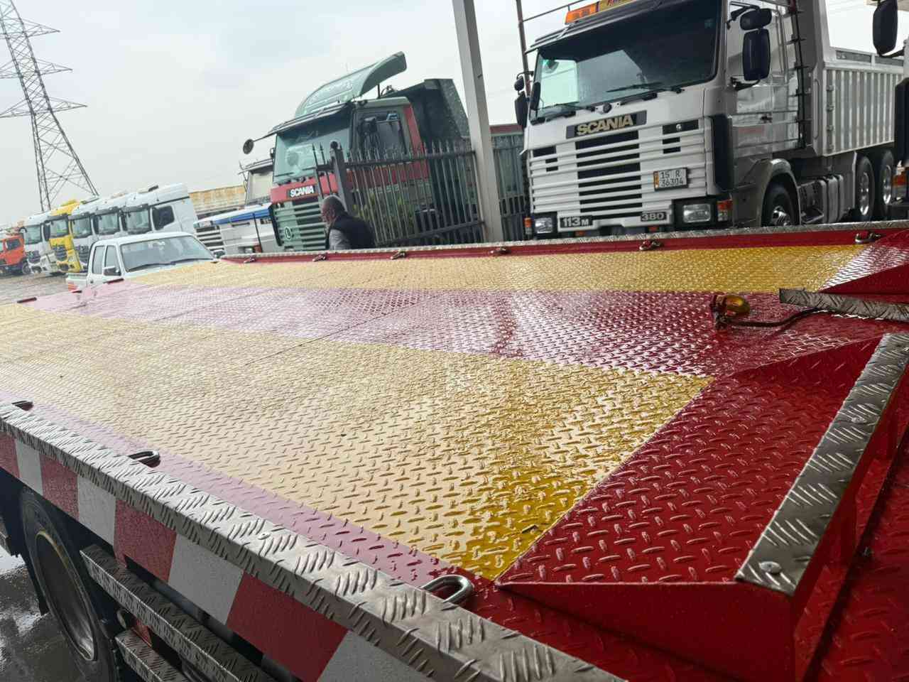 السلام عليكم
اتيكو بودي نزال للبيع مشدود عليها كرين 3 طن موديل 2002 محدث 2007 تبريدها شغال دبل قمارة شرط المكينة والكير والاكسن 6 برغي 4 سلندر كير عادي شرط التحويل
للاستفسار الاتصال على الارقام التالية
***********
***********
