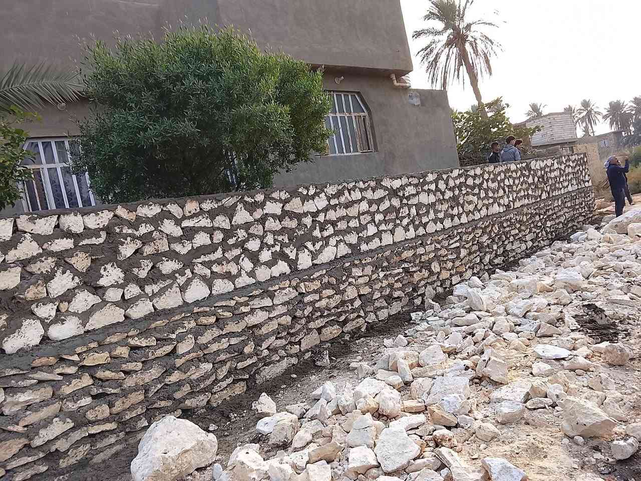 السلام عليكم بناء حجر كرسته وعمل بناء بيوت اسيجه ممرات نافورات تطبيك ارضيات وشواطى  الاتصال على الرقم ***********
