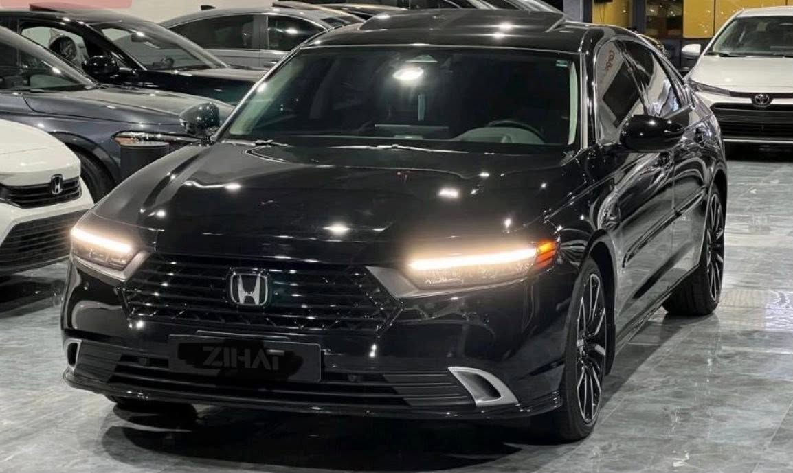 للبيع – هوندا اکورد هایبرید اعلی فئە تورنك ٢٠٢٤ 🔥🔥
                               Honda Accord Hybrid Touring 2024
ماشیە ٣٦ الف مایل 
مرقمە اربیل جاهز
لون اسود 🔥🔥🔥🔥

• محرك هايبرد 2.0 لتر اقتصادي جداً بالوقود

📄 تفاصيل السيارة:
• ارباكـات راجعة سيستم 
• السيارة بها الجاملخ الأمامي الأيمن صبغ فقط بدون دواخل
رقم شاصی 1HGCY2F88RA055545
📞 للمزيد من المعلومات:
***********
واتساب موجود
