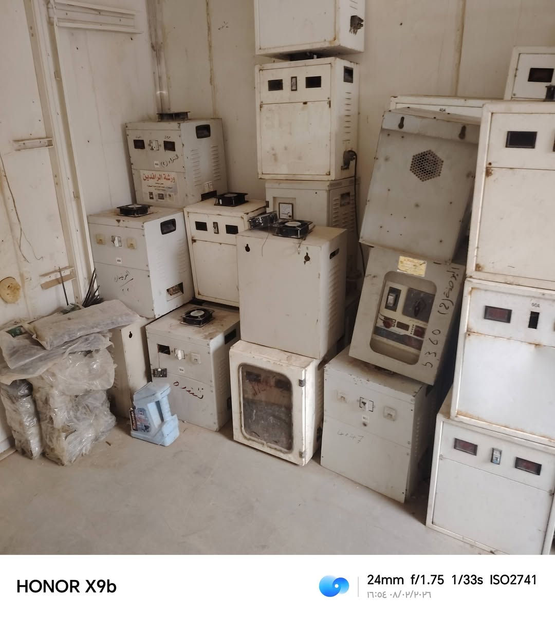 السلام عليكم رافعات وخافضات كهراباء البيع شلعه
***********
***********
