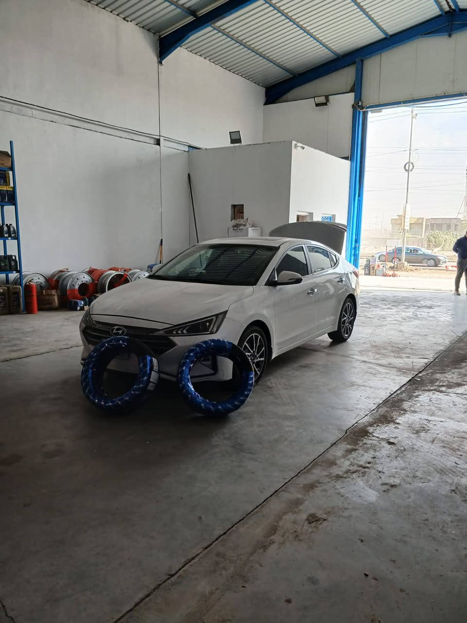 [ جانب من عملنا في قسم التركيب والبلنص ] 🛠️🛞
نقدم لكم أفضل الخدمات في مجمع فرحان الكرعاوي وليث الربيعي:
✅ عند الشراء، احصل  على:
 * شد وتركيب الإطارات #مجاناً .
 * بلنص (ترصيص) حديث #مجاناً.
 * صبغ فلنجات (لمسة جمالية) #مجاناً.
 * قصب الإطارات #مجاناً.
✅ خدمة طريق: افحص هواء إطاراتك مجاناً (في سبيل الله).
أكبر تجمع للإطارات في مدينة الديوانية 🛞✨
📍 العنوان: طريق نجف ديوانية - قرب ساحة التوديع.
📞 للتواصل: *********** | ***********
شرفونا بأي وقت! 🤝
