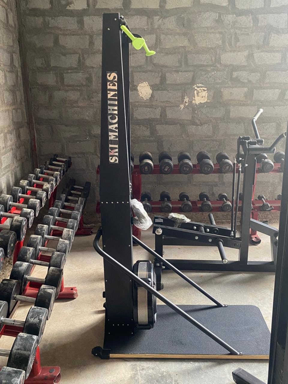 السلام عليكم 
متوفر للبيع جهاز سكاي روينج جديد 
للأستفسار : ***********
