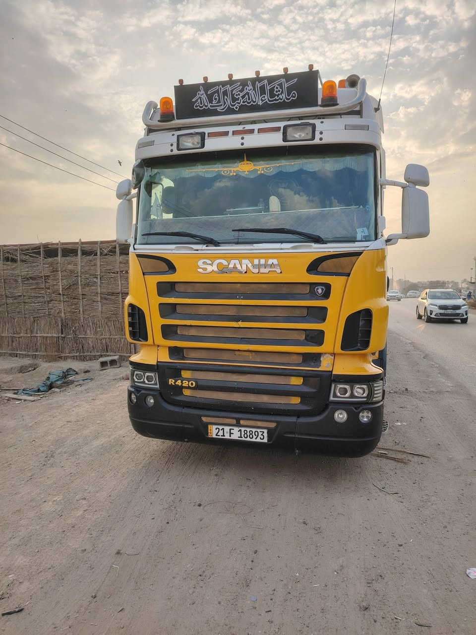 سلام عليكم للبيع سكانيه 2006كفاله تبريد كير عادي 3في3  دشبول طويل  داخل ديسكو  مكينه 420 مربوطه 4محاور دبل تاير  رقم وسنويه جديد  تخم تاير  كفاله مكينه قماره  وشاصي  تريد بس راس تريد راس ولعربانه  العنوان جبله الستفسار ***********  سعر 4شدات وبيها مجال
