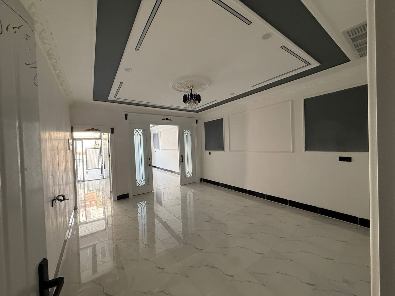 #بسعر_مناسب 🏡✨

بيت للبيع في حصاروك – قرب شارع كورنيش 🌿
فرع 12م – موقع هادئ وقريب من الخدمات

🔹 المساحة: 150م
🔹 يتكون من:
▪️ 4 غرف نوم
▪️ صالة واستقبال
▪️ مطبخ
▪️ مجاميع صحية
▪️ كراج

مناسب للسكن العائلي 

*********** WhatsApp
