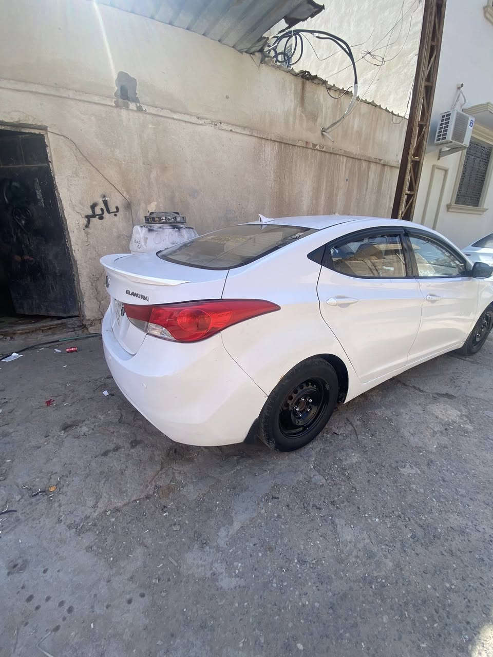 السلام عليكم سياره النترا مديل 12خليجي محرك 1600سياره بيها مكانات صبغ اثر شخوط  ابيعلك احزام عن المفاشل  بس القماره والصندوك غير مصبوغ مابيهه اي ضربه قويه طختين بار كد نص جف كير مكينه تبريد كفاله رقمها بصره راعيها يمي احط ايدك بيده وروح وشرط التحويل دواخلهه عسلي جديده غرفتها كلش والمشط تعبان مالهه وانه بل خدمه والمو شراي لا يعلق ولا يخابر بلا زحمه عليكم السعر 85وبيهه مجال قليل مكاني بصره شارع المقاولين ***********
