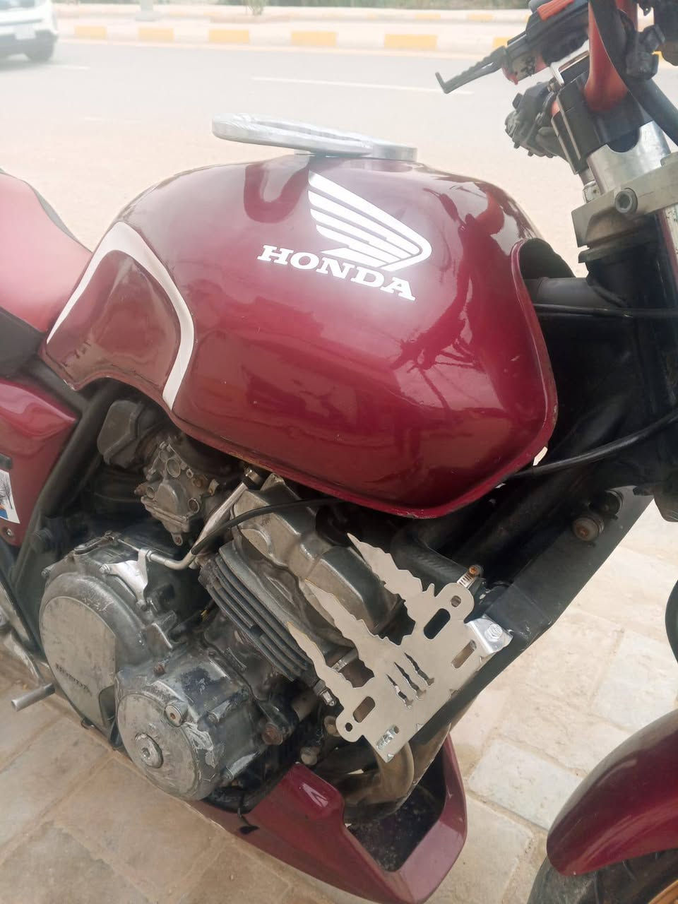 السلام عليكم دراجه للبيع سيبي فور جيل اول موديل 2004  مكينه 400 ،16ولف مكينه نشاط فول شلعه ومعدل 1٫2٫3بطناش كهربائيات كامله نكره صلف ستيرن رياضي (اوراق منفيس فقط) دراجه كامله مانقصها شي شغل واطلع مكان الدراجه الرمادي التأميم سعر 12 وبيها مجال للأستفسار (***********) بي واتساب
