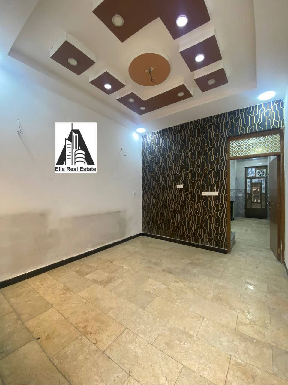 للايجار 50 متر استقبال ومطبخ وغرفتين نوم وصحيات مكانه  السيدية / الاقتصاديين خلف حلويات الهلالي ايجاره 750 الف 
*********** حمزة 
مكتب ايليا للعقار
