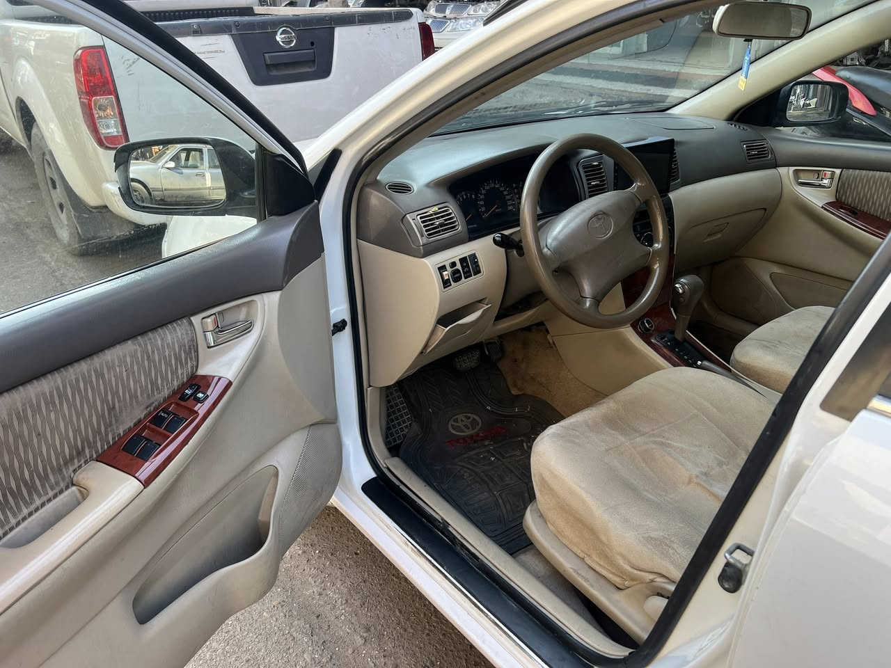 السلام عليكم 
للبيع سيارة كورلا بيكاتشو 2007 
اللون صدفي 
صبغ صفحة اليمين اثر حادث جاملغ يمين 
سيارة جاهزة تبريد 
بطن نضيف 
السعر 95$ 
رقم بغداد انكليزي الجديد بأسمي 
للاستفسار الاتصال على الرقم 
0781 363 2663
