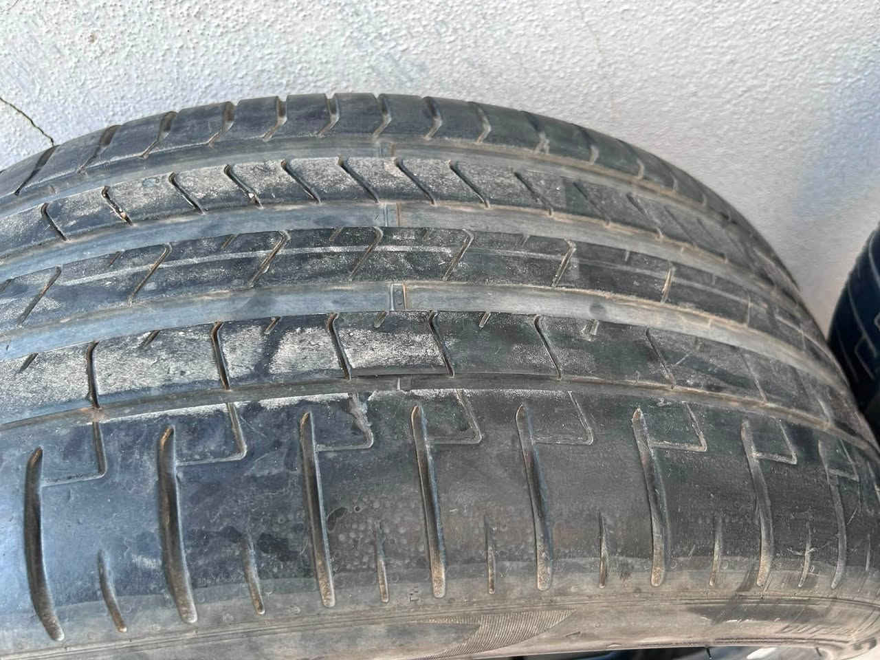 السلام عليكم
تايرات بي ام دبليو 740i/760i 2025 للبيع
تك امامي اصلي مال عروش مبطن بالأسفنج حجم 255/40 R21
 تك خلفي اصلي أيضاً حجم  285/35 R21
ثنينهم حجم ويل ٢١
للشراء التواصل مع ***********
سعر التك 350$  وبيها مجال
مستعملات تقريباً ٤-٥ أشهر
