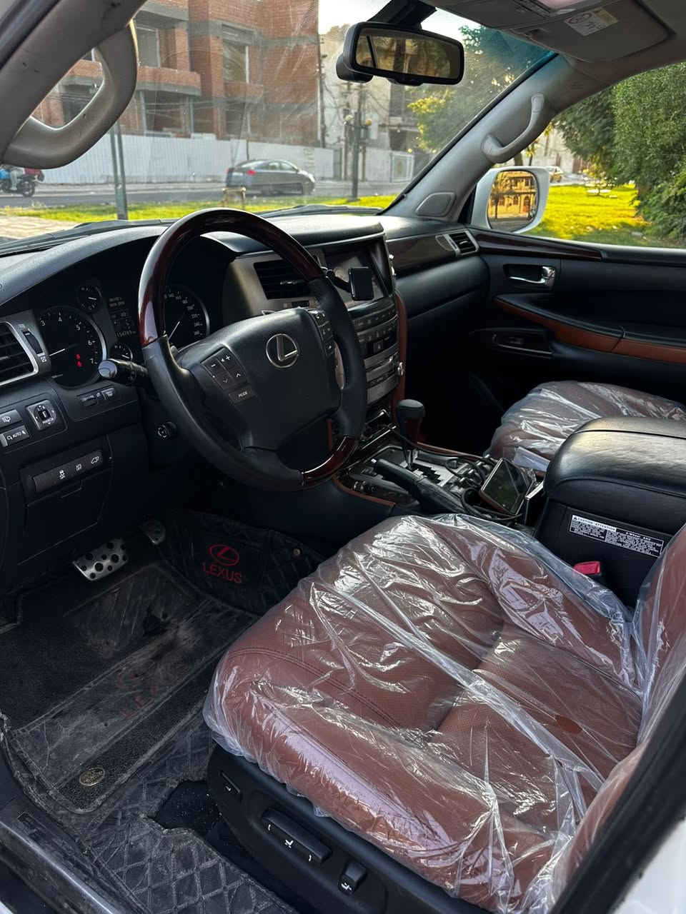 لكزز موديل 2015 بريم سياره جديده بدون صبغ بيها بس بارد مكانين واضح بسونار ماشيه 160 الف رقم بغداد سعر 480 وبيها مجال
 اتصال فقط 
***********
***********
