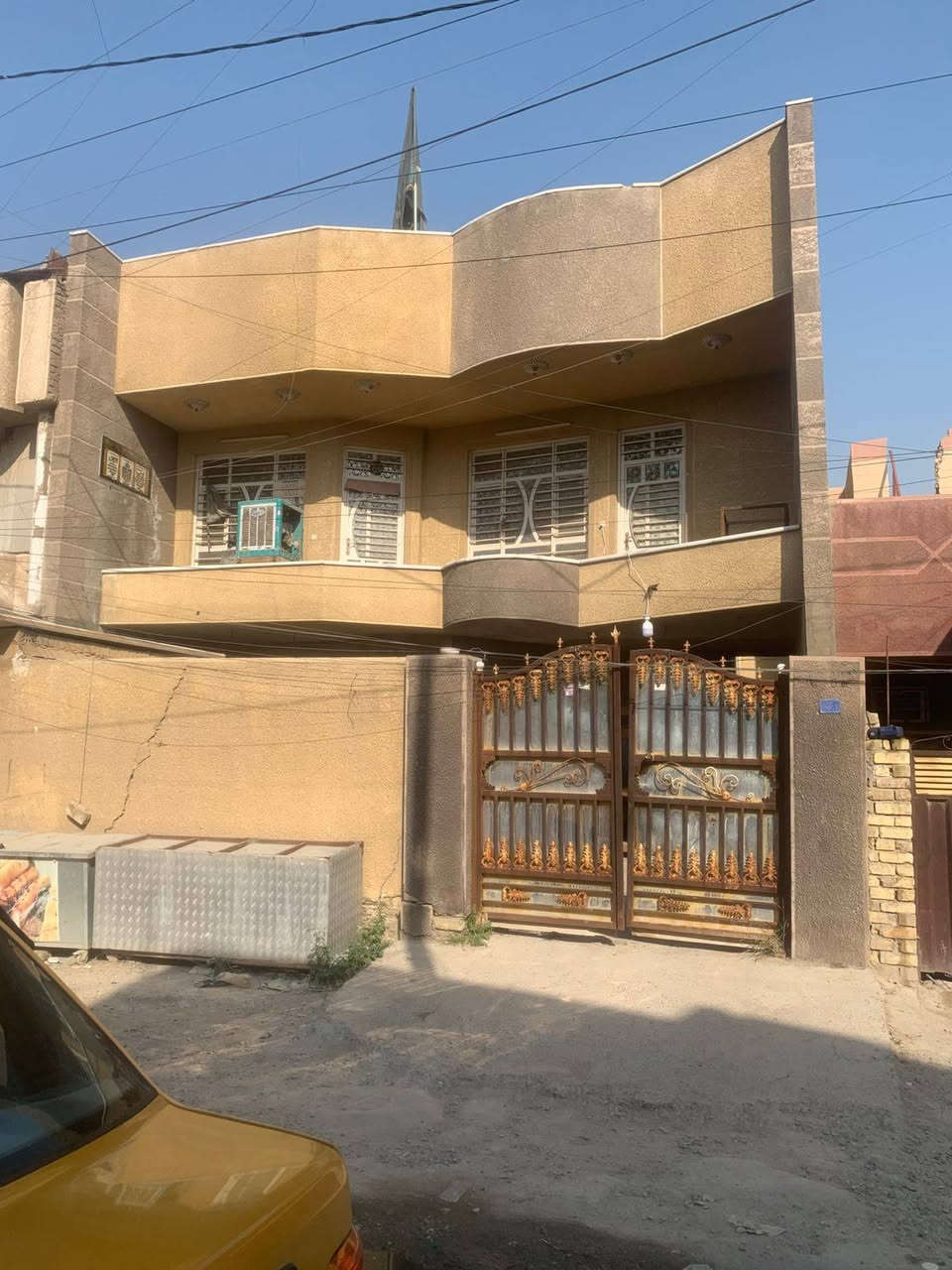 دار للبيع 180 متر طابقين ونص الحرية قرب جامع المهيمن استفسار ***********
