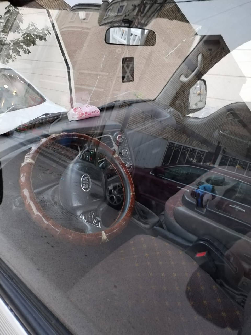 كيا حمل للبيع موديل 2018 رقم بغداد انكليزي محرك 2700 مفتوح مكفولة من الصبغ فقط رصعات السعر ب115 ورقة وبيهة مجال مكاني بغداد حي الجامعة للاتصال ***********
