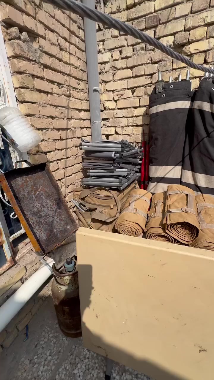 📢 فرصة لعشاق الكشتات والبر
عدة تخييم كاملة للبيع
ما بيها أي نقص… بس تجمع أصدقائك وتطلع للكشته فوراً 🏕️🔥
مناسبة للبر والكشتات وحتى مشوايات السمك 🐟

المحتويات:
 • خيمة باكستانية قياس 4×6 ويا فراش
 • رواك ويا جلسة خارجية
 • 6 كراسي سفري + ميز سفري
 • مولد + سيار + إنارة
 • طباخ + رواك مصد هواء
 • جدورة + طاوة تكلاة + قوري جاي
 • سكاكين + شياشة شوي
 • مشوايات سمك
 • عزبة وسط من شركة السنيدي

🔹 الأغراض مستعملة استعمال خفيف وكلها نظيفة.
🔹 كلشي جاهز للكشته بدون أي نقص.

💰 السعر: 950 ألف دينار

⚠️ ملاحظة: الأغراض تنباع كاملة وماكو تفريق.

📍 الموقع: محافظة ميسان
تجي وتشوف الأغراض بعينك.

📞 للتواصل:
***********
***********
