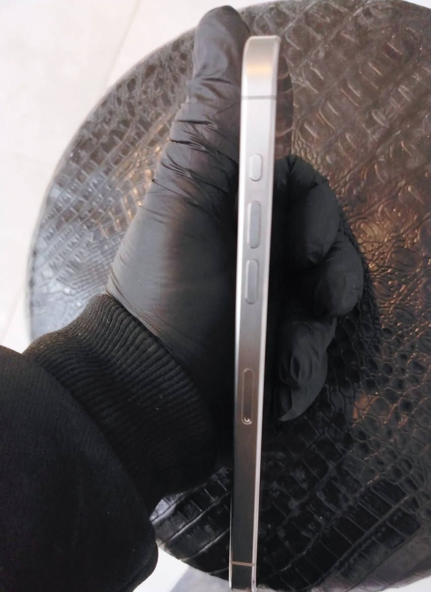 ايفون 15 برو ماكس ذاكرة 256 
بطارية 97 نضافة 100%
   السعر مليون و 200 وبي مجال قليل
عدد ضربات شحن  300  يعني ممستخدم هواي ابد

للاستفسار :-***********
