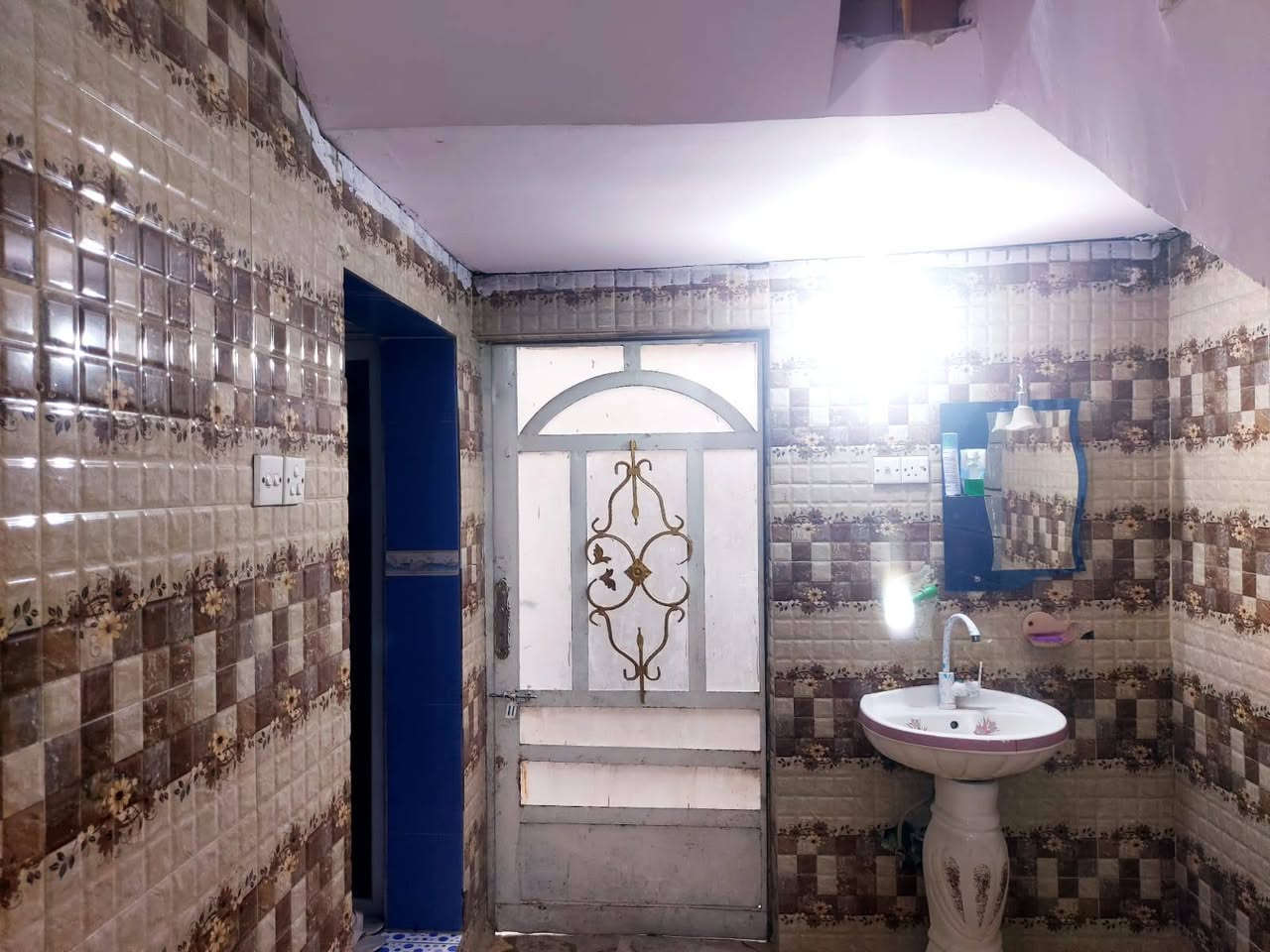 مكلف بالنشر دار للبيع مساحه ١٨٠ متر طابو زراعي خلف مستشفى الحياه الشارع الخدمي للاستفسار الاتصال على الرقم ***********
