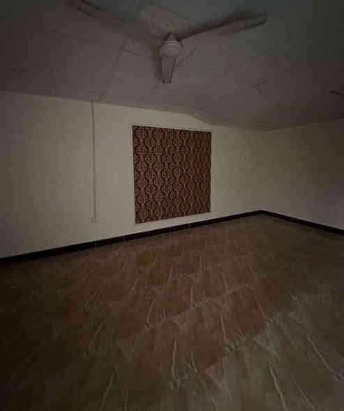 للايجار
بيت طابقين في الجمعيات الثالثه مساحه 150م يحتوي على 3غرف استقبال صاله مطبخ طارمه صحيات السعر 750 شامل اجور الكهرباء
***********
***********
