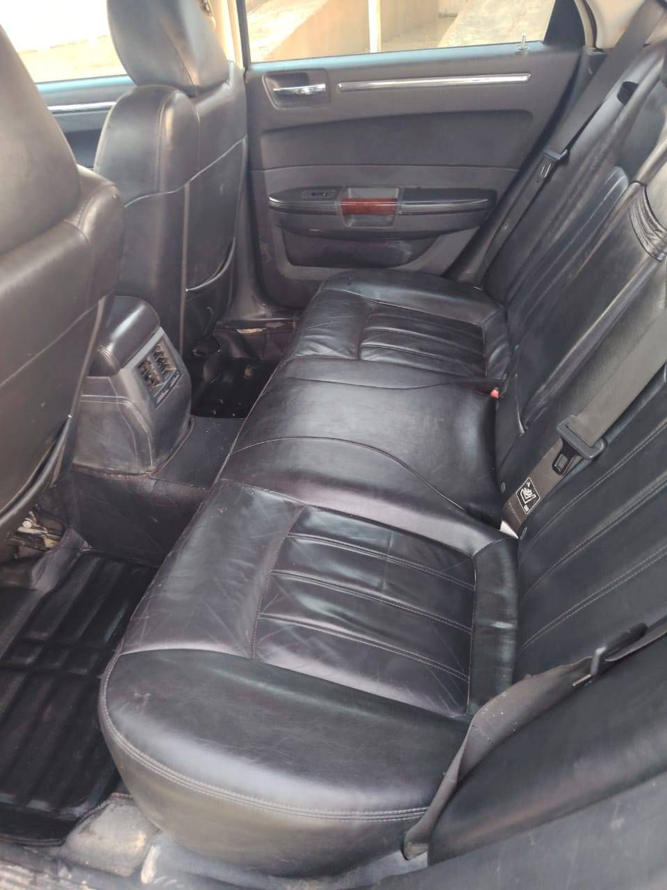 السلام عليكم اوبامة كص ما مسجل موديل 2010 8هيمي كير ومحرك شرط صدر خلفي وامامي جديد تخم تاير أربعة جديد مسجل وأربع شاشة ايباد تبريد ثلج تفءة نار كشانة أربعة كهربائي فتحت سقف سيارة فول موصاف تحكم ستيرن جيهتين سيارة بيهة هواي موصافت بعد ويل خلية مضومت لايت زنون سيارة جاهزة من كلشي السعر ٤٥ ورقة مكان السيارة العلم قريت الربيضة) ***********) ***********
