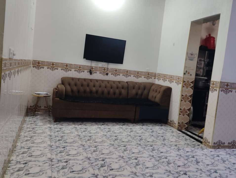 مجتمل للبيع بحي العسكري شارع طاه طابو صرف عرض الشارع 14تبليط لباب لبيت المساحه 85 سعر 45وبي مجال البيت ما ناقصه ي شي جيب غراظك وتكعد بيومك البيت حاليآ فارغ اتصل وتدلل***********
