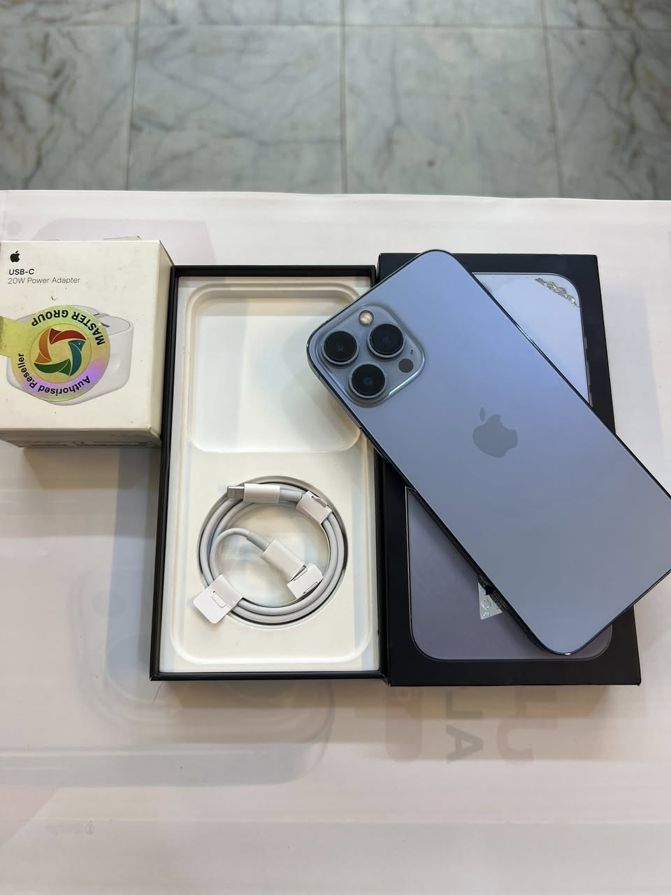 ايفون 13 برو ماكس 256 ذاكرة 
بطارية 95‎%‎
نضافة 100‎%‎
الجهاز شرق اوسط الاصلي 
كامل ملحقات الاصلية شركة ماستر 
اصلي وبيه ضمان لوكالة 
استخدام قليل
السعر مناسب
***********
العنوان القطاع شارع السوك مجاور عوينات الكرار 
مركز الشمس
