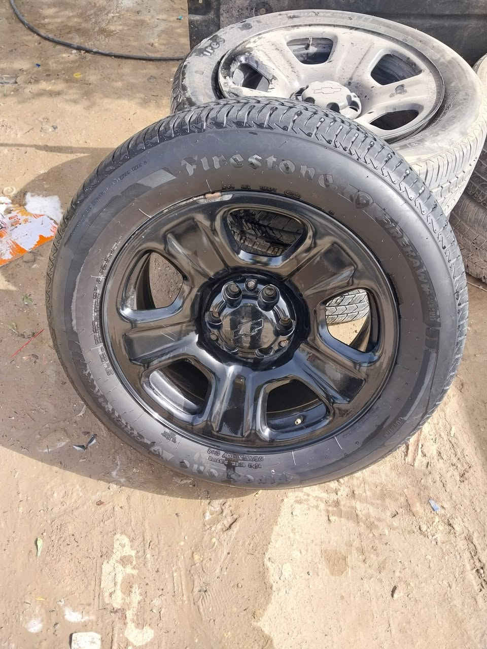 السلام عليكم.....
تخم ويل و تايرات للبيع...
بوليسي تاهوووو موديل ٢٠٢٤ 
شرط النظافه ٩٥٪.
السعر 500$ . وبيهن مجال.
***********
