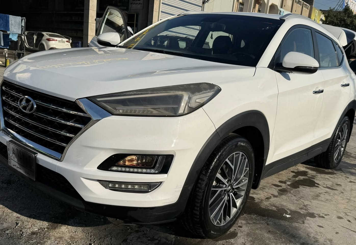 السلام عليكم للبيع توسان مديل 2020 خليجي مكفولة ماشية 119 رقم بغداد مواصفات مقاعد جلد - كامره وشاشة - حساسات خلفية -  حديد السعر205 ورقة  وبيها مجال للاستفسار اكثر الاتصال على ((*********** ))مكاني بغداد مدينه الصدر
