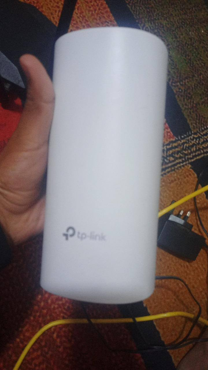نظام TP-Link Deco AC1200 (مثل طراز M4) هو حل متطور للشبكات المنزلية "Mesh"، يوفر تغطية Wi-Fi شاملة وسلسة لمساحات واسعة تصل إلى 5500 قدم مربع (في حزمة 3 وحدات) بسرعة تصل إلى 1167 ميجابت/ثانية، مما يقضي على المناطق الميتة ويدعم حتى 100 جهاز متصل في وقت واحد، مع إعداد سهل عبر تطبيق
السعر ما اعرف شكد تشتري انت انطيني بي سعر واتساب ***********
